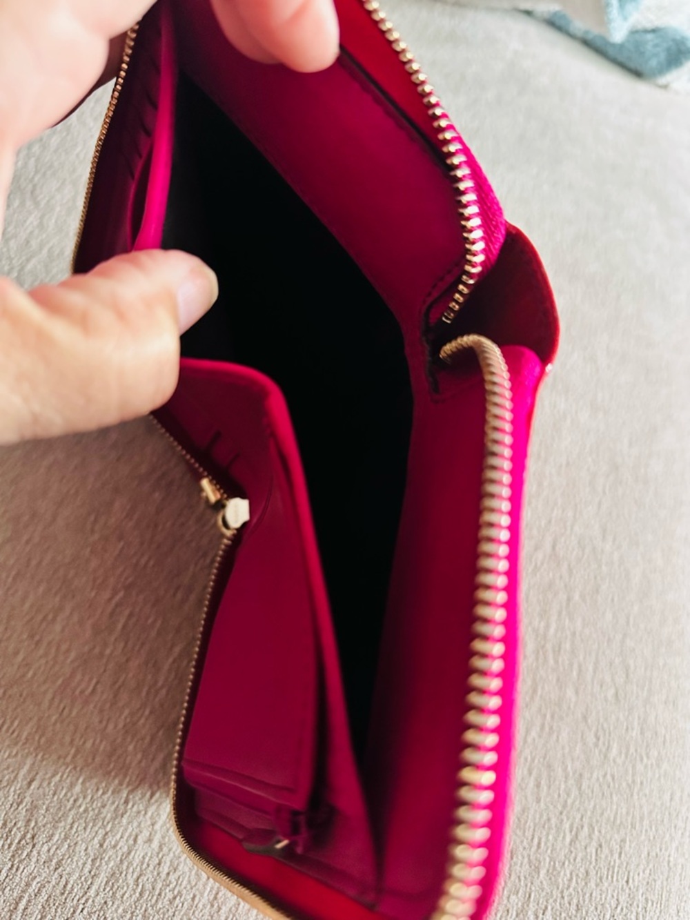 Gucci SoHo Medium Zip Around Wallet - Picture 5 of 12